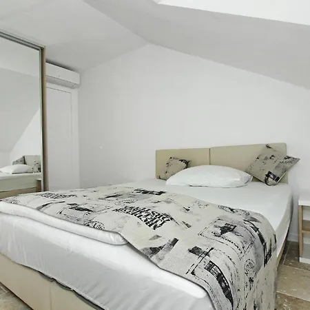 Three-Bedroom Apartment In Sibenik Apartament