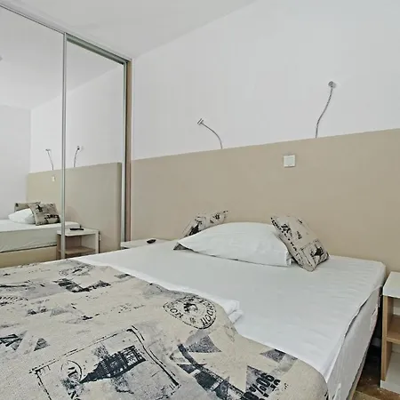 Three-Bedroom Apartment In Sibenik * Szybenik