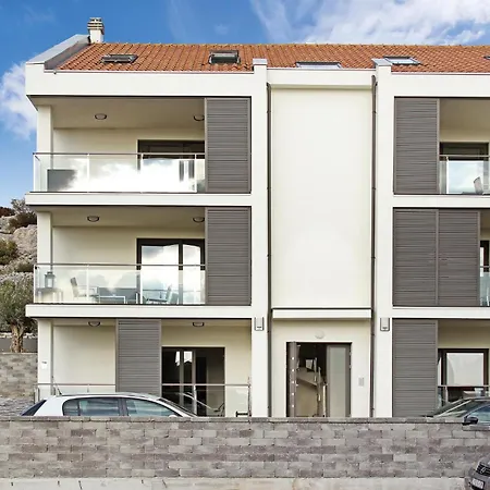 Three-Bedroom Apartment In Sibenik *