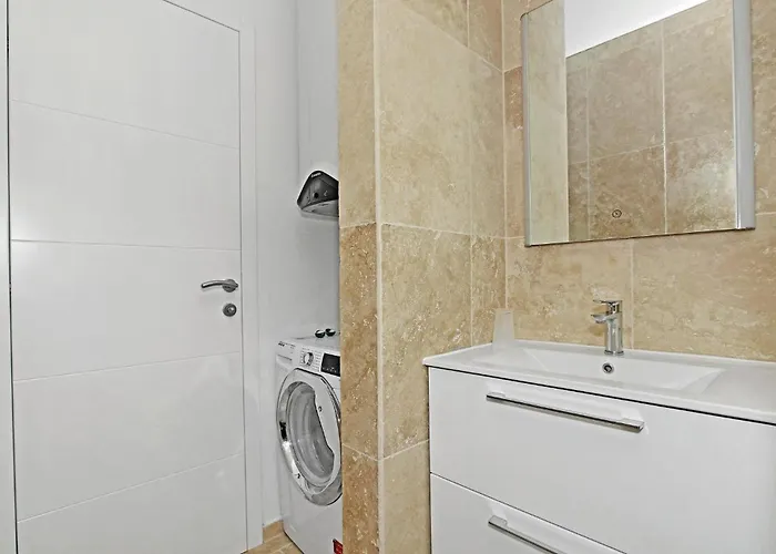 Three-Bedroom Apartment In Sibenik Apartament