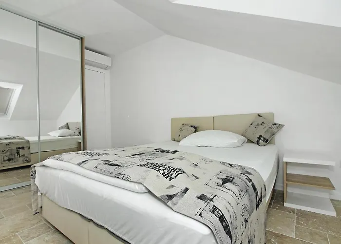 Three-Bedroom Apartment In Sibenik Apartament