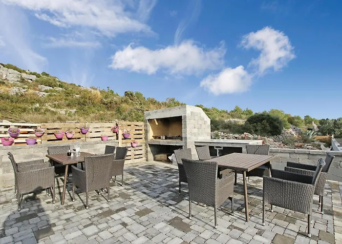 Three-Bedroom Apartment In Sibenik