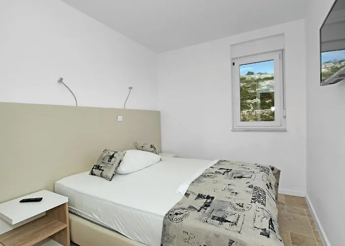 Three-Bedroom Apartment In Sibenik Apartament Szybenik