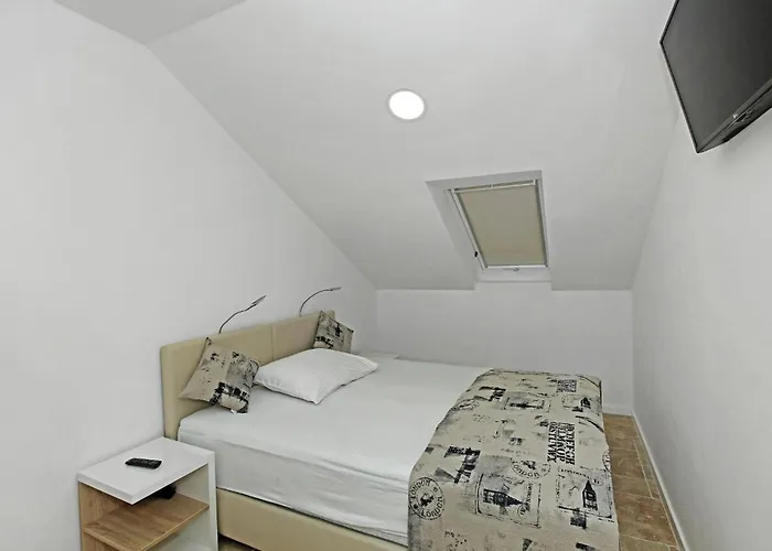 Three-Bedroom Apartment In Sibenik *