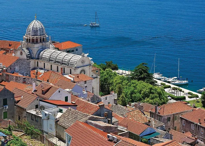 Three-Bedroom Apartment In Sibenik Apartament