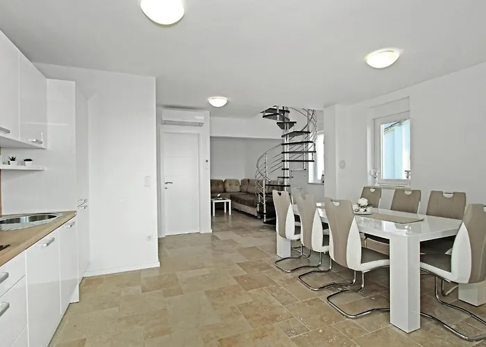 Three-Bedroom Apartment In Sibenik