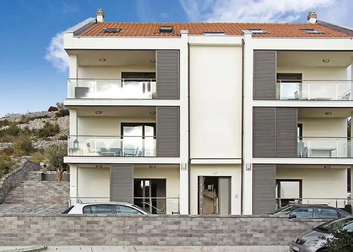 Three-Bedroom Apartment In Sibenik *